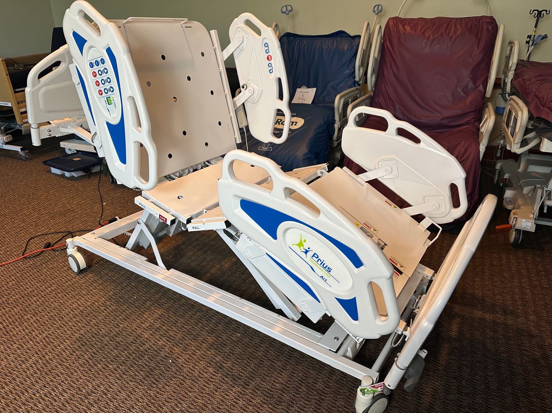 Prius Ai1 Extra Wide High Low Hospital Bed