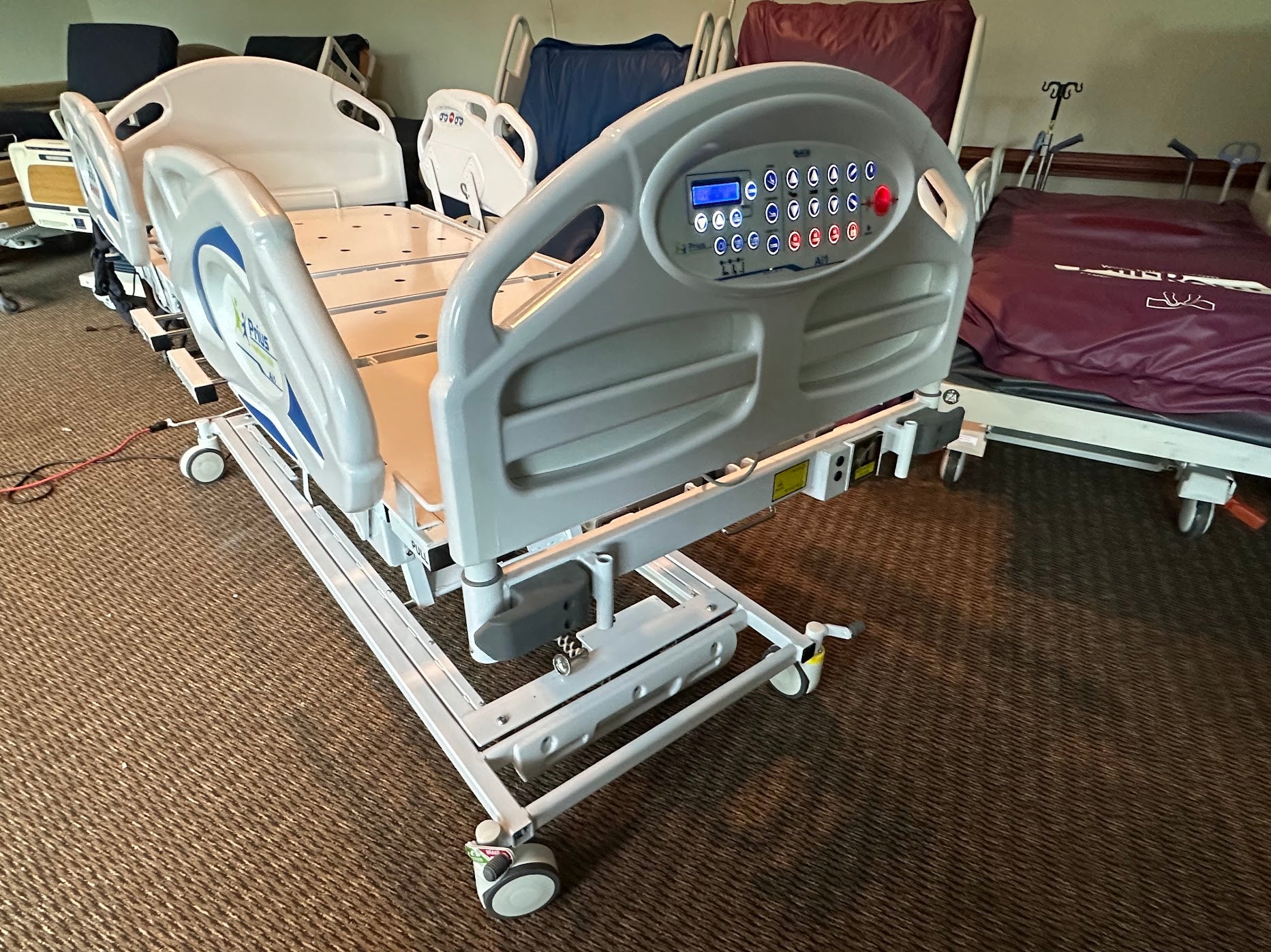 Prius Ai1 Extra Wide High Low Hospital Bed